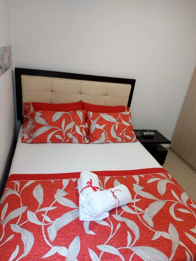 Homestay Comoda Privada En Apto Con Piscina ! Cali