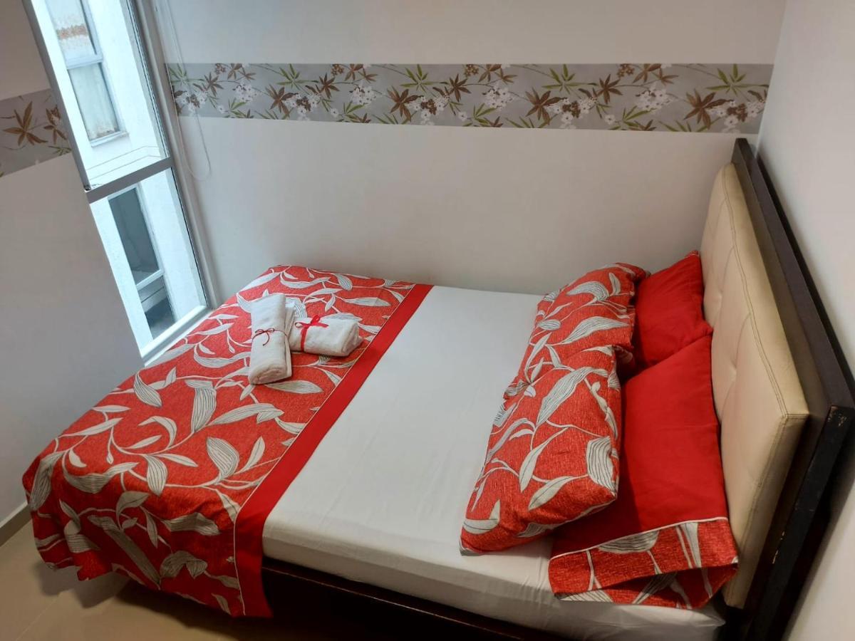 Comoda Privada En Apto Con Piscina ! Homestay *