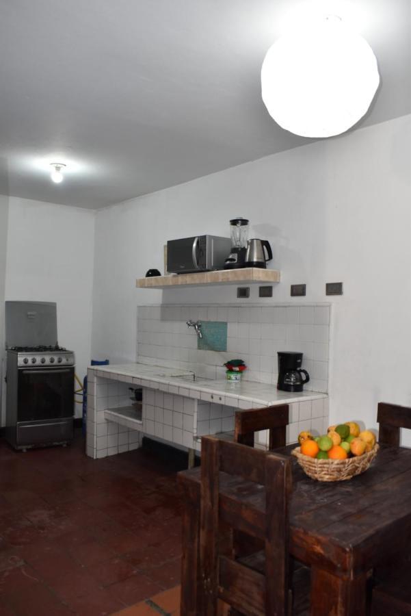Casa Colonial En Pleno Centro Histórico De Cali- Se Alquila La Casa Entera 10 O 11 Personas O Por Habitación en casa particular Cali