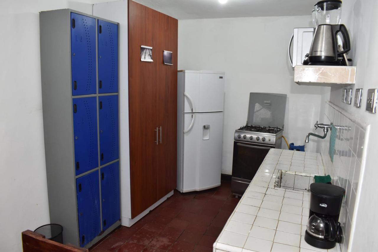 Casa Colonial En Pleno Centro Histórico De Cali- Se Alquila La Casa Entera 10 O 11 Personas O Por