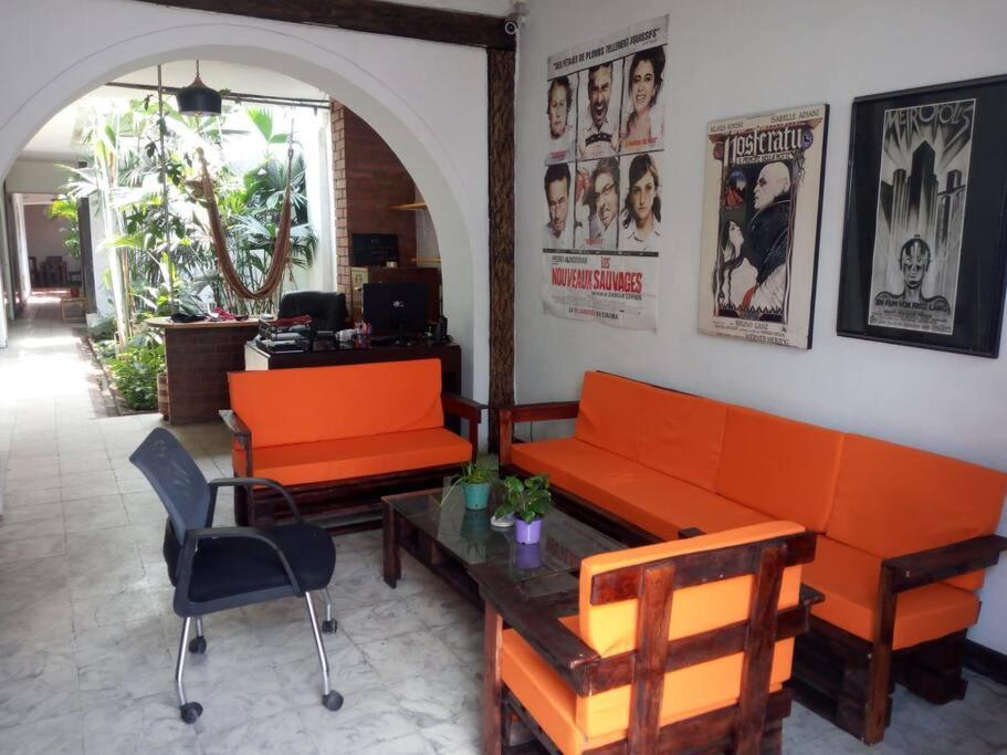 Casa Colonial En Pleno Centro Histórico De Cali- Se Alquila La Casa Entera 10 O 11 Personas O Por *