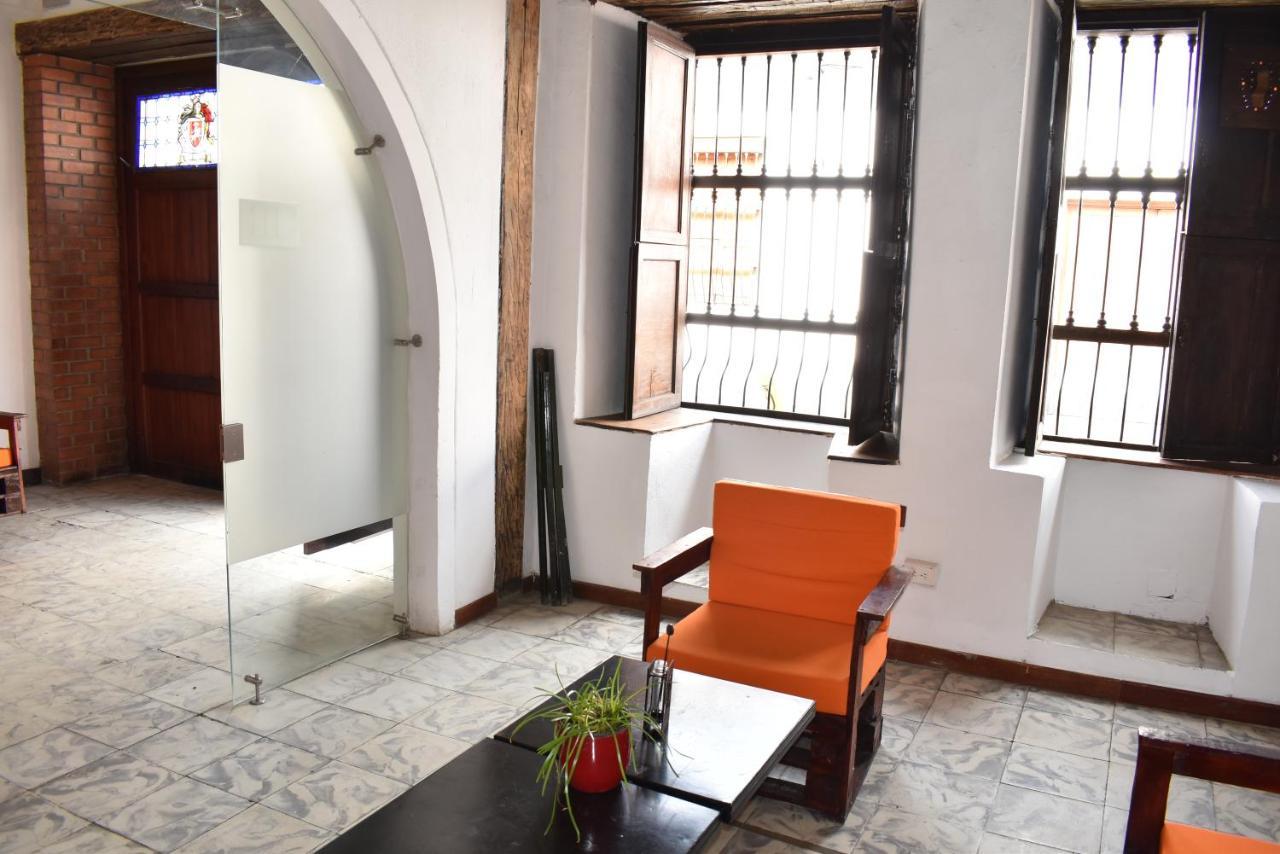Casa Colonial En Pleno Centro Histórico De Cali- Se Alquila La Casa Entera 10 O 11 Personas O Por *