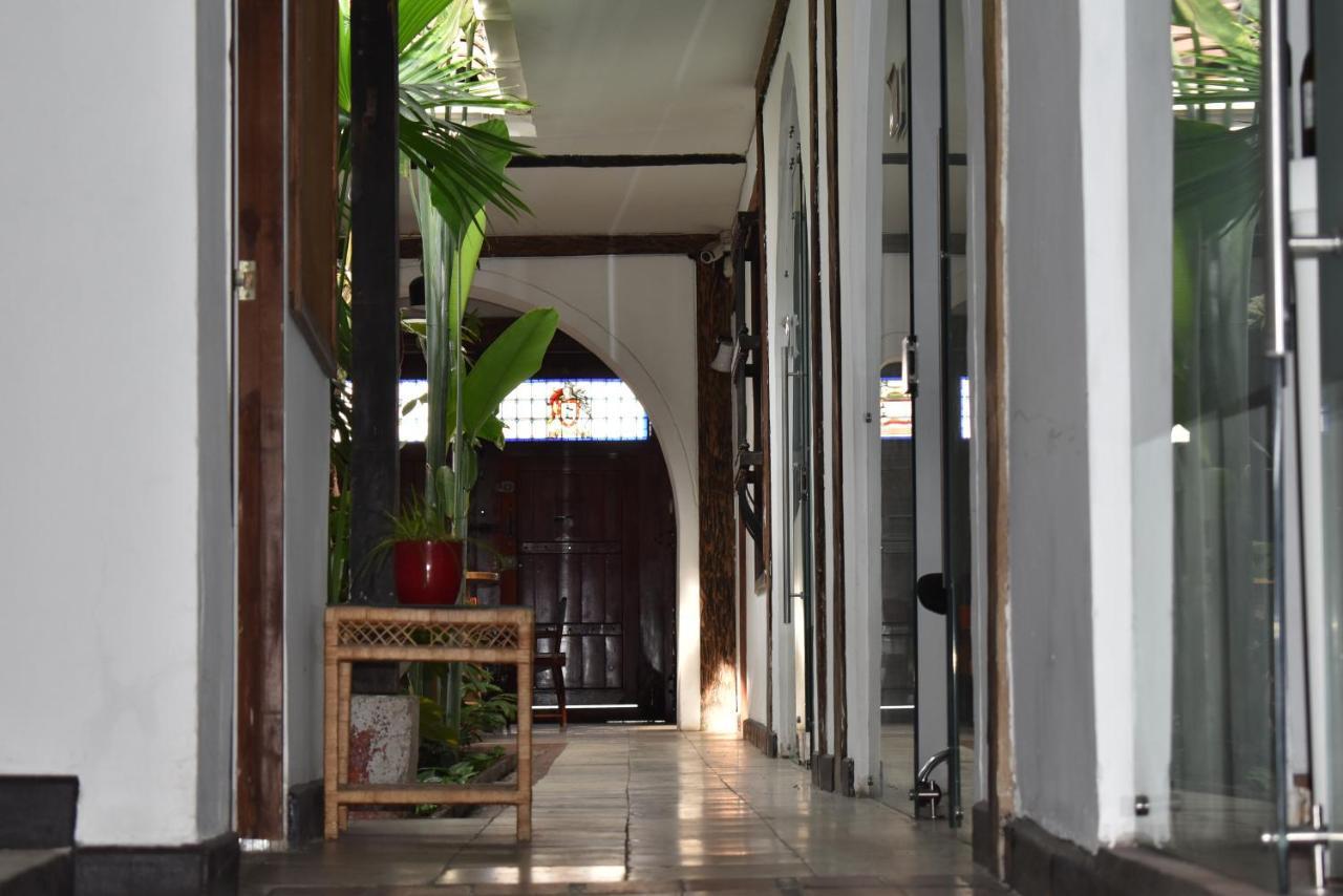 Casa Colonial En Pleno Centro Histórico De Cali- Se Alquila La Casa Entera 10 O 11 Personas O Por *