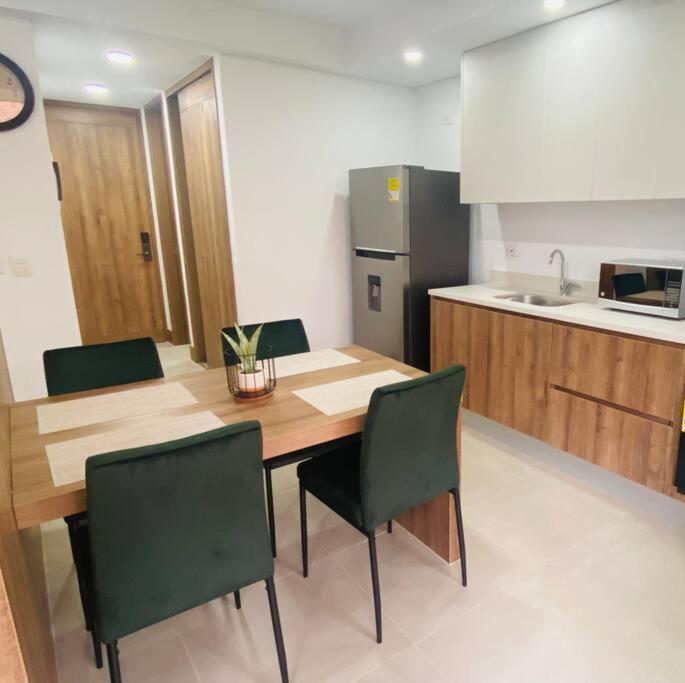 En Granada Con Piscina, Turco, Estacionamiento Apartamento
