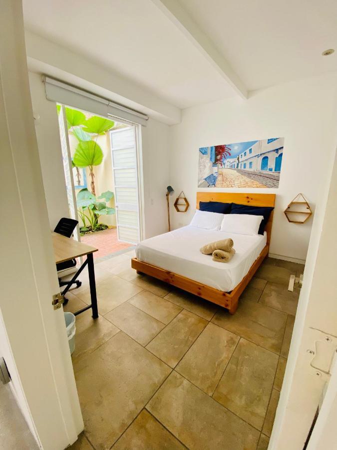 Oasis Hostal *