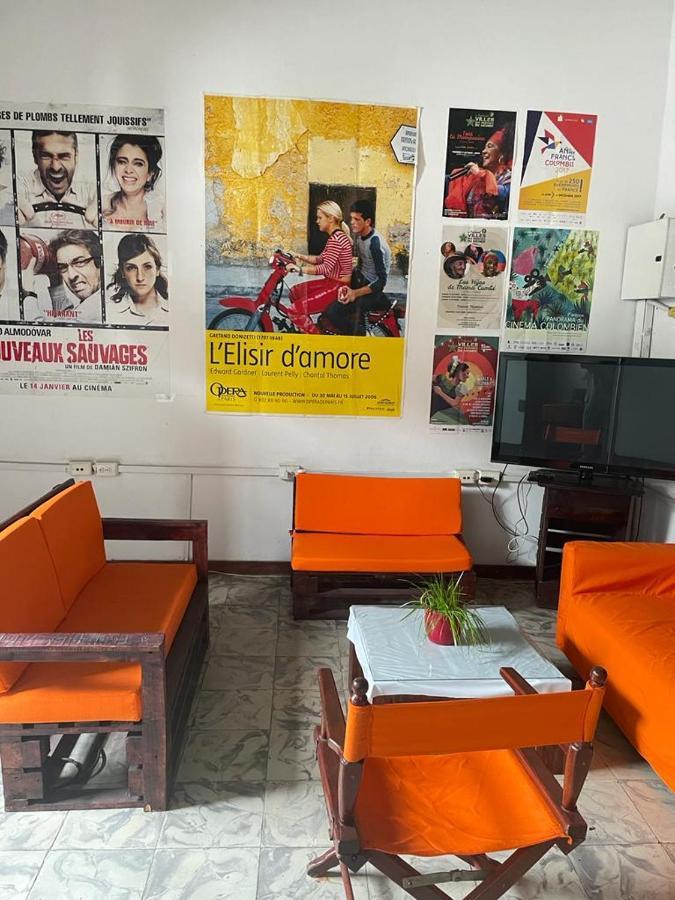 Casa Colonial En Pleno Centro Histórico De Cali- Se Alquila La Casa Entera 10 O 11 Personas O Por