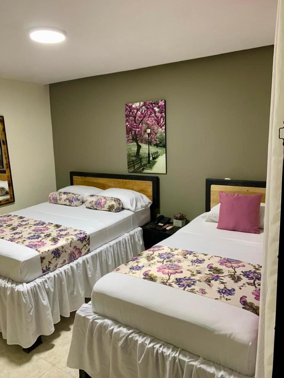 Bisou Hotel 2*