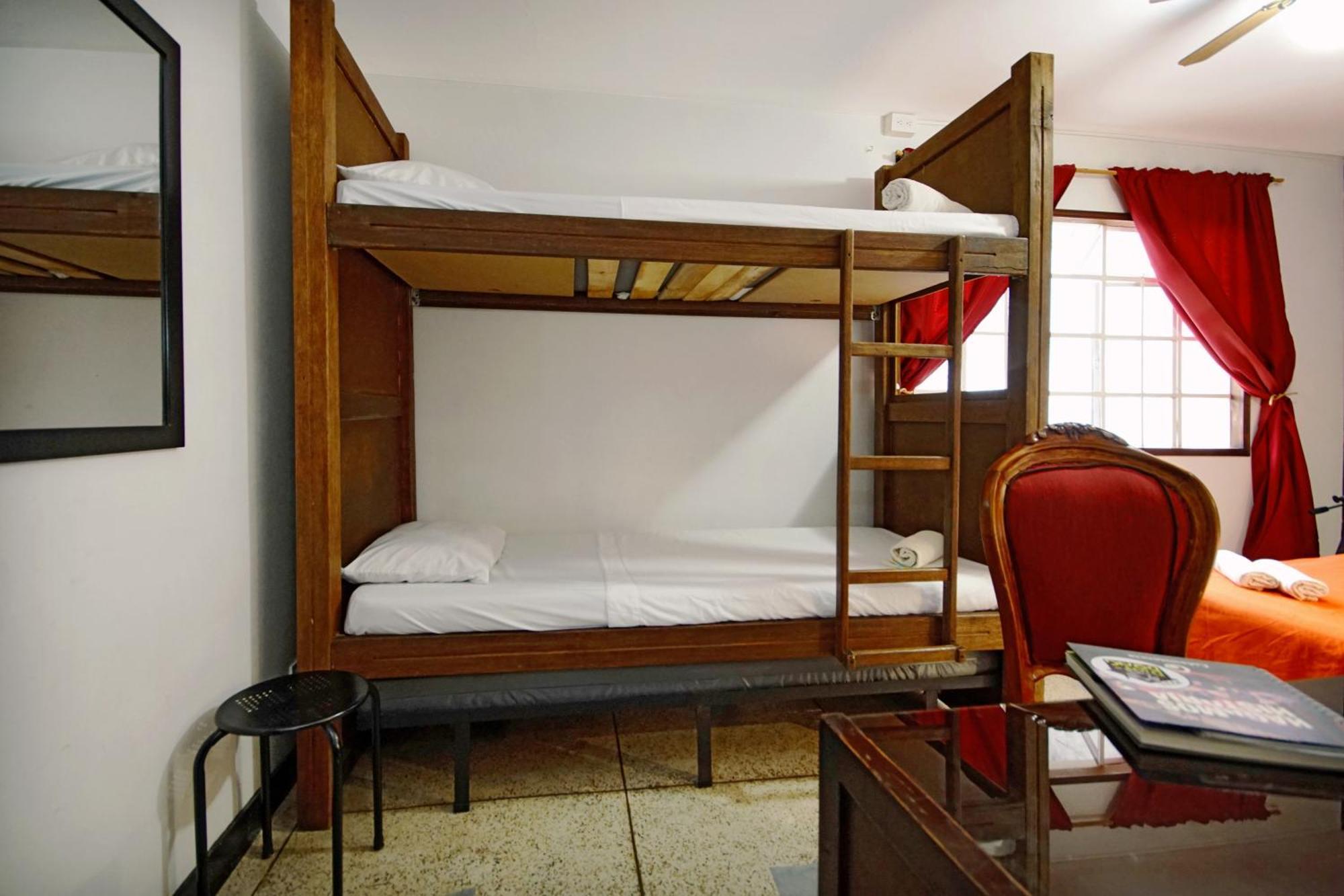 Ding-dong Hostal