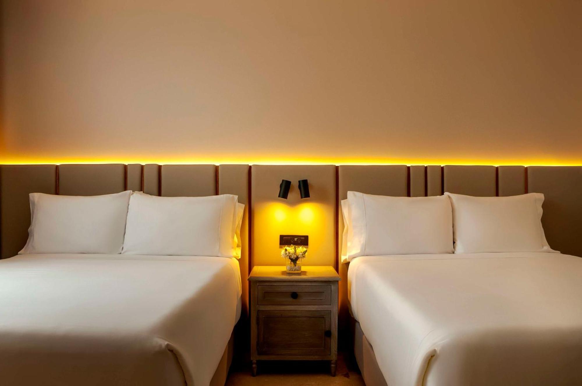 Nh Boulevard Del Río Hotel 4*