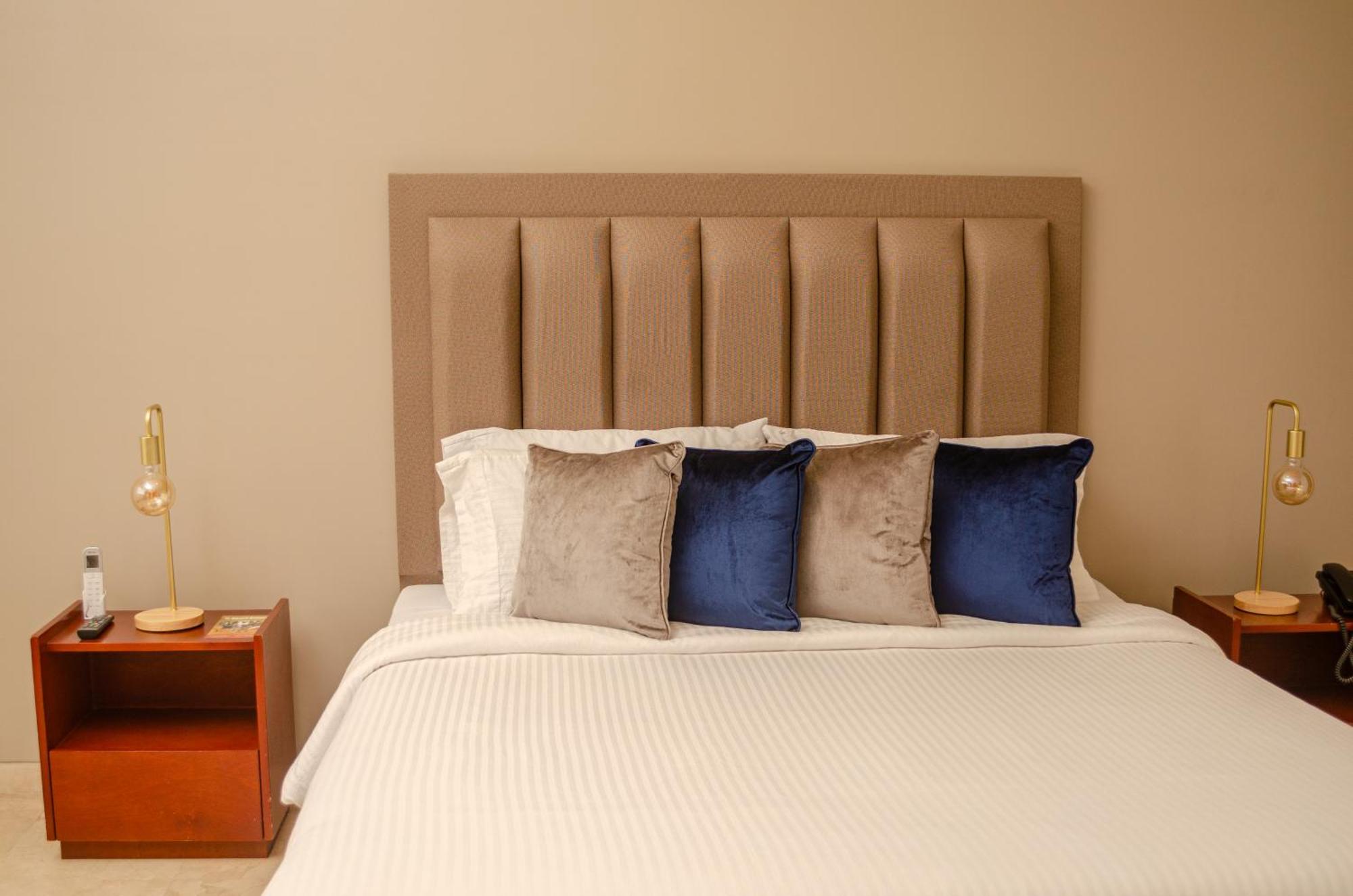 Hotel Castellana Real *