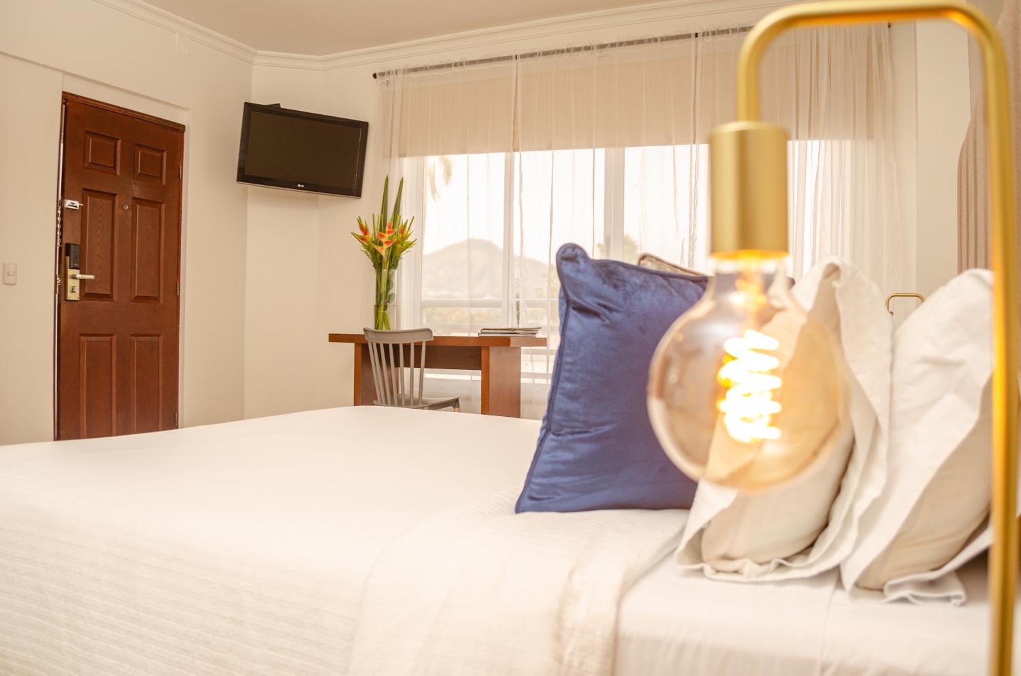 Hotel Castellana Real *