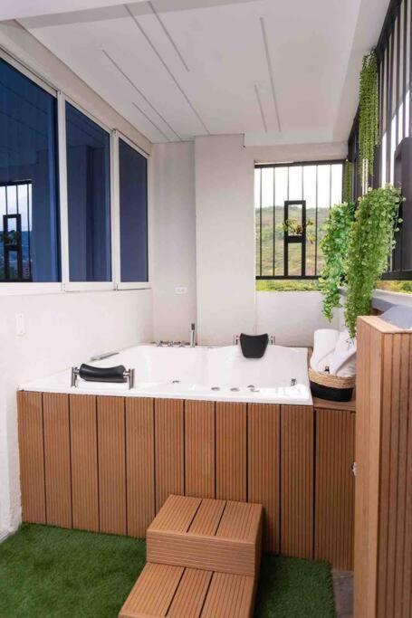 Noah Apartasuite 601 * Cali