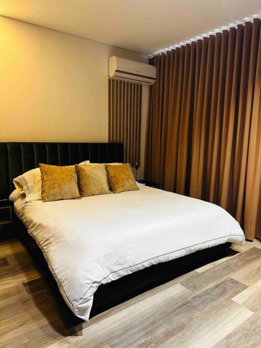 Noah Apartasuite 601 Apartment Cali