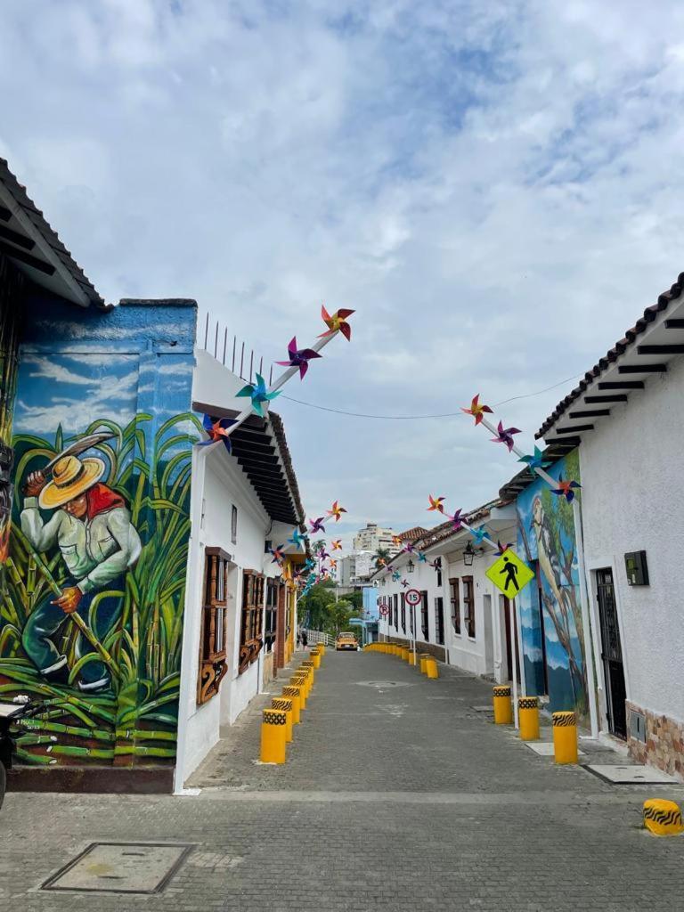 Casa Colonial En Pleno Centro Histórico De Cali- Se Alquila La Casa Entera 10 O 11 Personas O Por Habitación en casa particular *