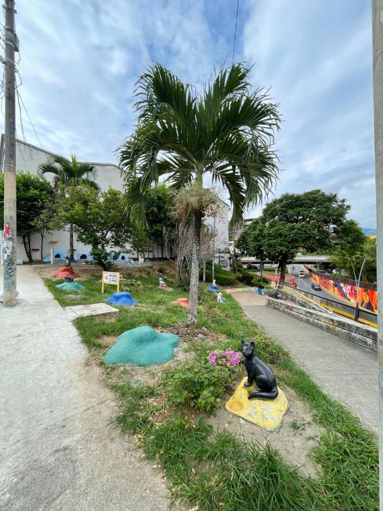Habitación en casa particular Casa Colonial En Pleno Centro Histórico De Cali- Se Alquila La Casa Entera 10 O 11 Personas O Por *