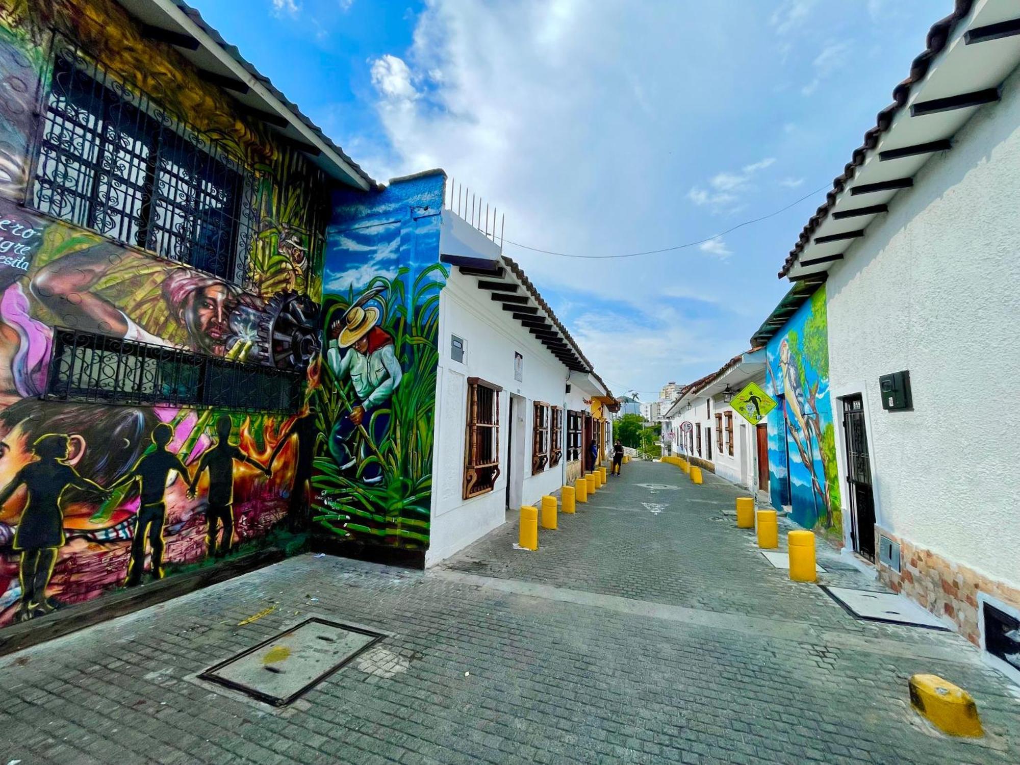 Casa Colonial En Pleno Centro Histórico De Cali- Se Alquila La Casa Entera 10 O 11 Personas O Por Habitación en casa particular *