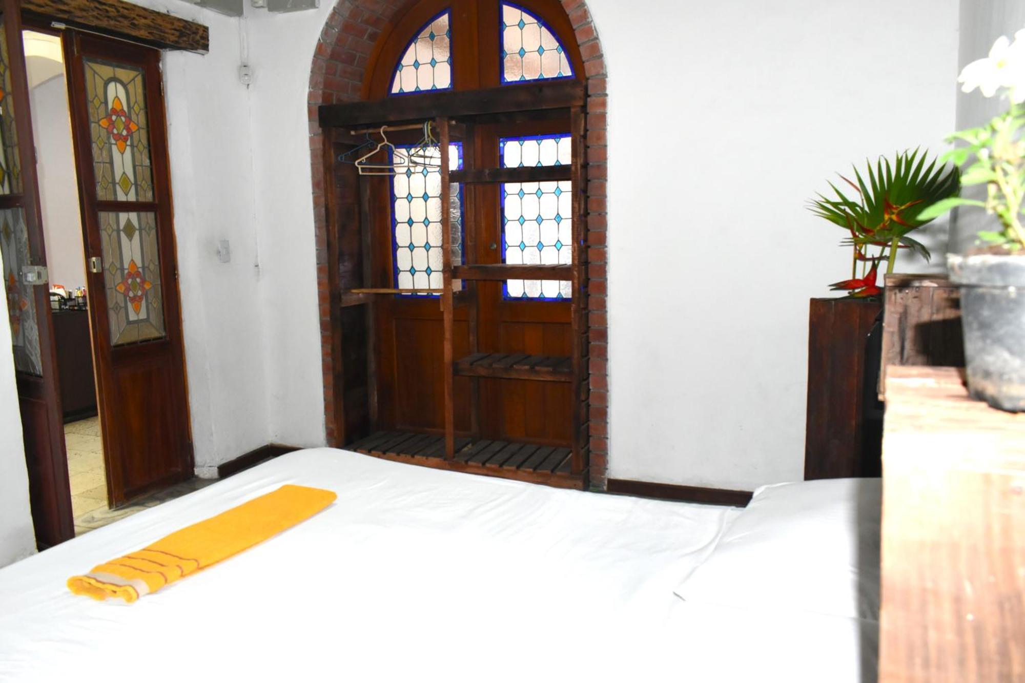 Casa Colonial En Pleno Centro Histórico De Cali- Se Alquila La Casa Entera 10 O 11 Personas O Por Habitación en casa particular