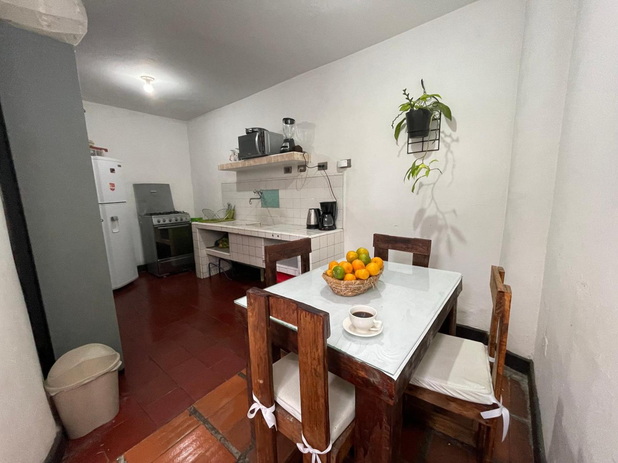 Casa Colonial En Pleno Centro Histórico De Cali- Se Alquila La Casa Entera 10 O 11 Personas O Por Habitación en casa particular Cali
