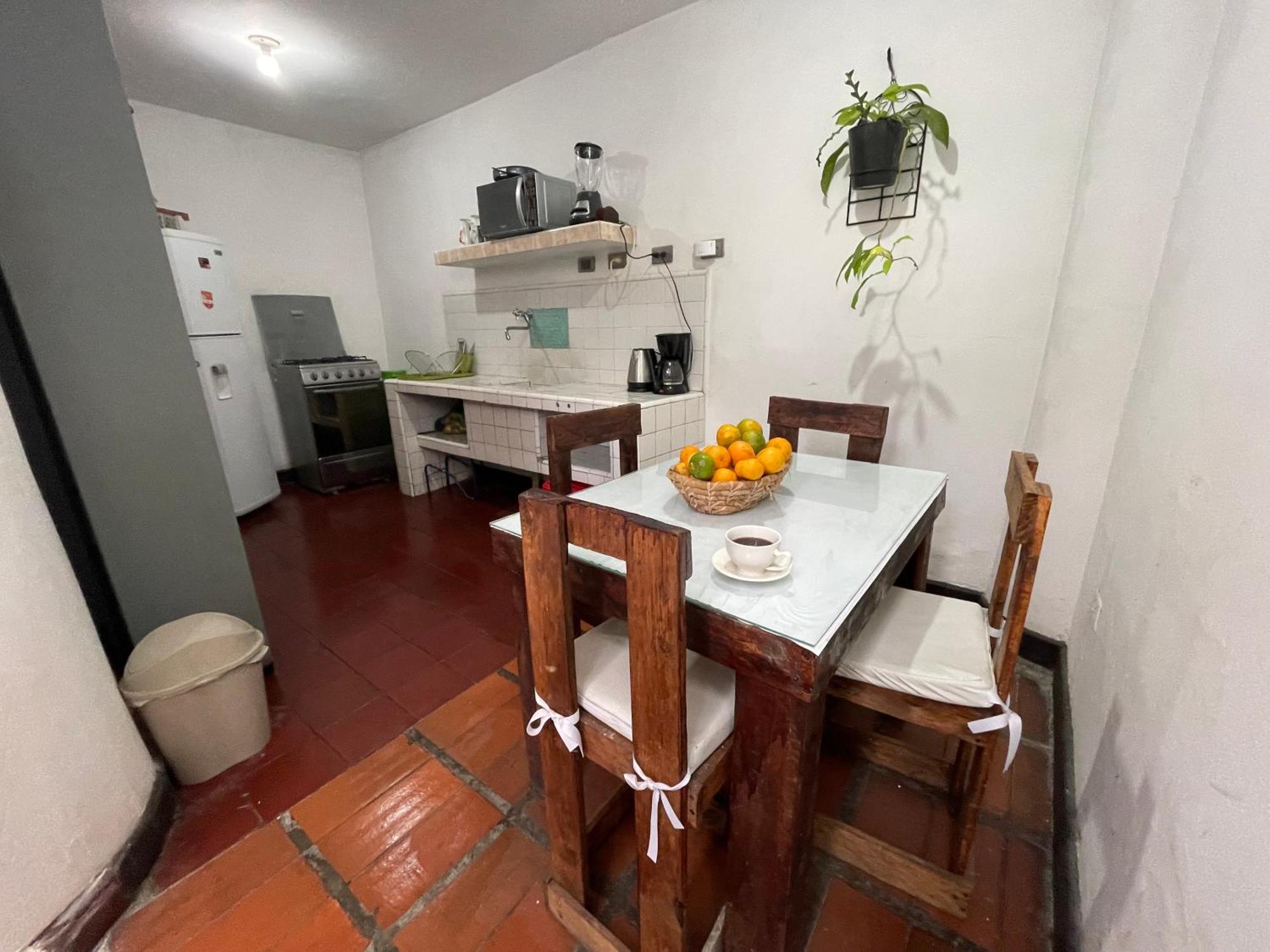Casa Colonial En Pleno Centro Histórico De Cali- Se Alquila La Casa Entera 10 O 11 Personas O Por Habitación en casa particular Cali