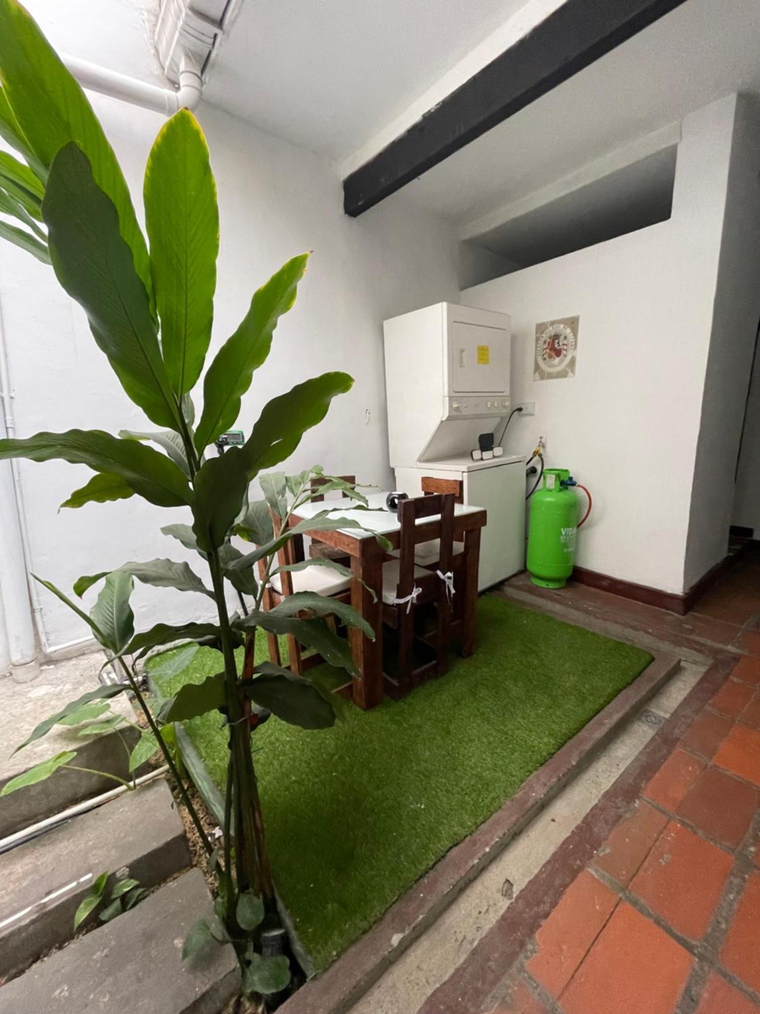 Casa Colonial En Pleno Centro Histórico De Cali- Se Alquila La Casa Entera 10 O 11 Personas O Por Habitación en casa particular