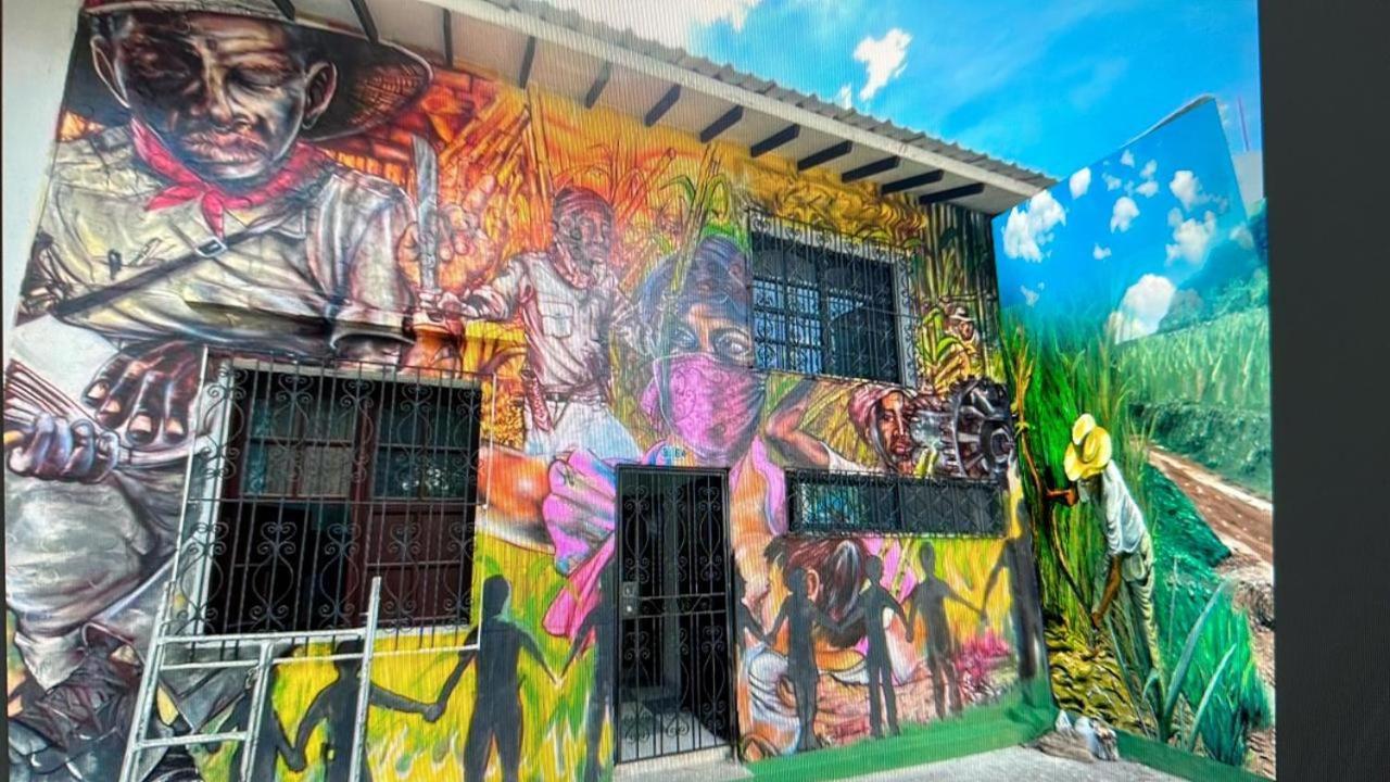 Casa Colonial En Pleno Centro Histórico De Cali- Se Alquila La Casa Entera 10 O 11 Personas O Por * Cali