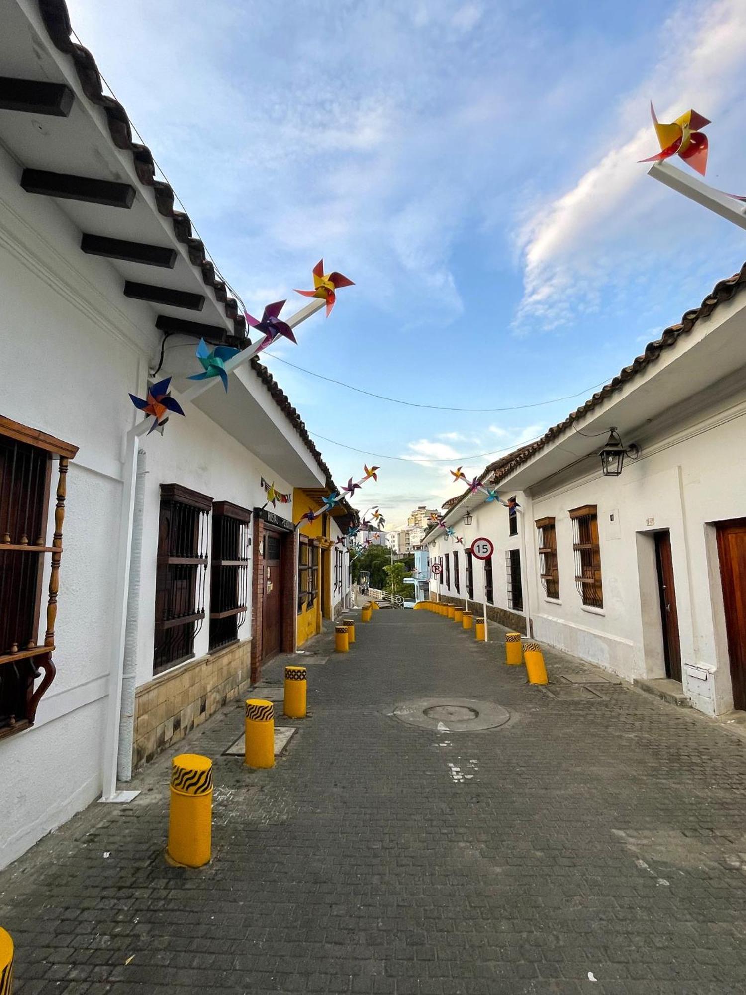Casa Colonial En Pleno Centro Histórico De Cali- Se Alquila La Casa Entera 10 O 11 Personas O Por * Cali
