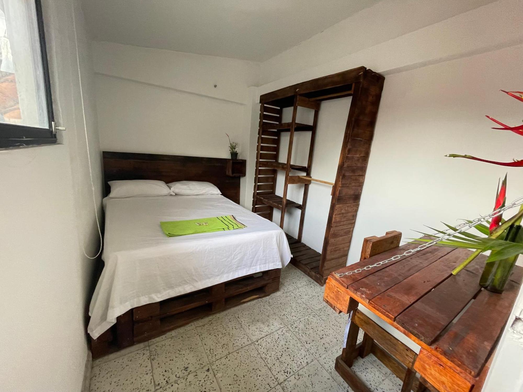 Casa Colonial En Pleno Centro Histórico De Cali- Se Alquila La Casa Entera 10 O 11 Personas O Por Habitación en casa particular Cali