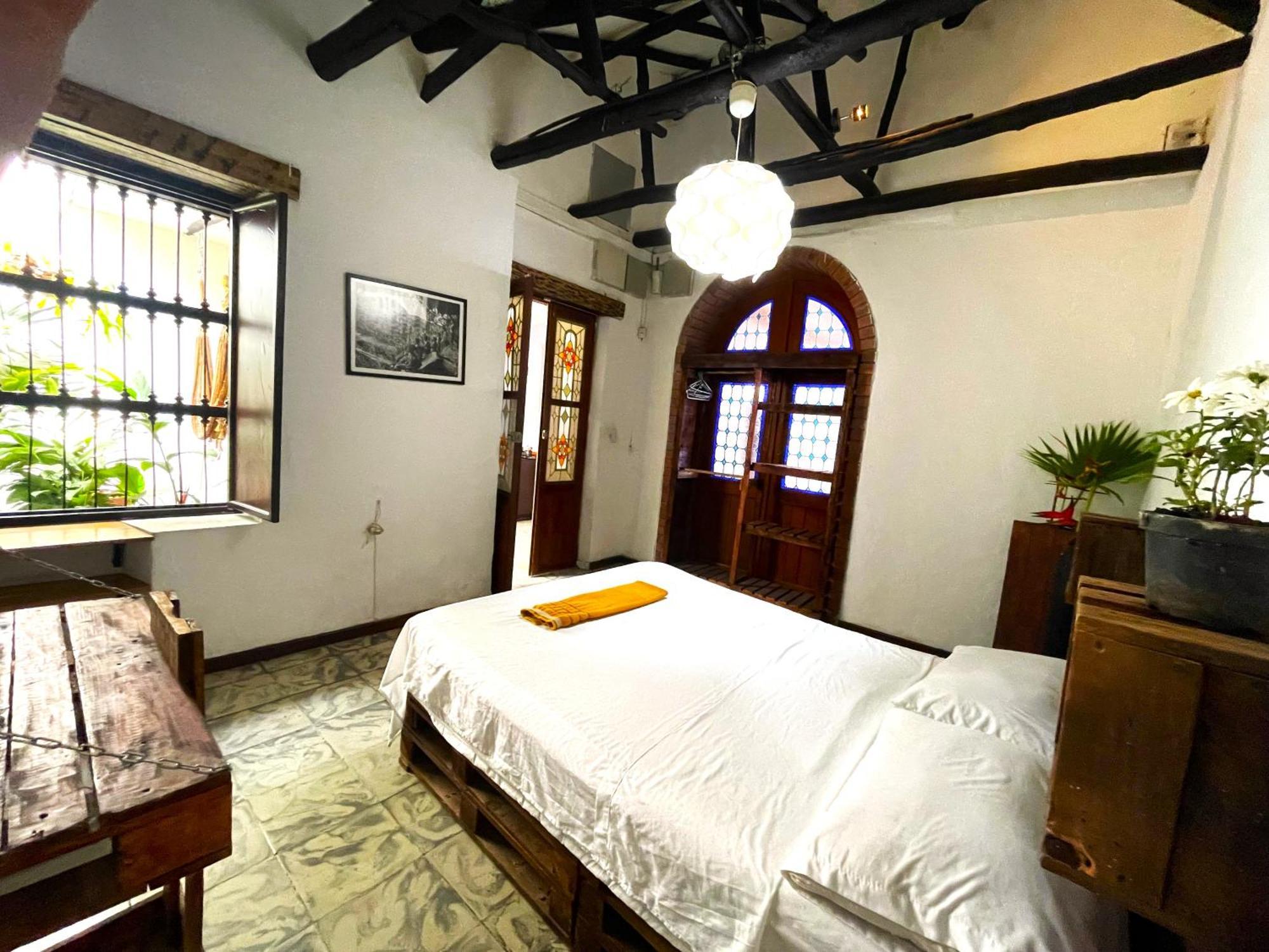 Habitación en casa particular Casa Colonial En Pleno Centro Histórico De Cali- Se Alquila La Casa Entera 10 O 11 Personas O Por Cali