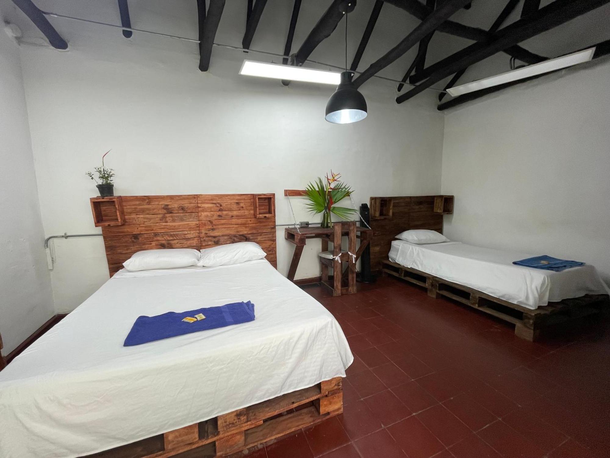 Habitación en casa particular Casa Colonial En Pleno Centro Histórico De Cali- Se Alquila La Casa Entera 10 O 11 Personas O Por