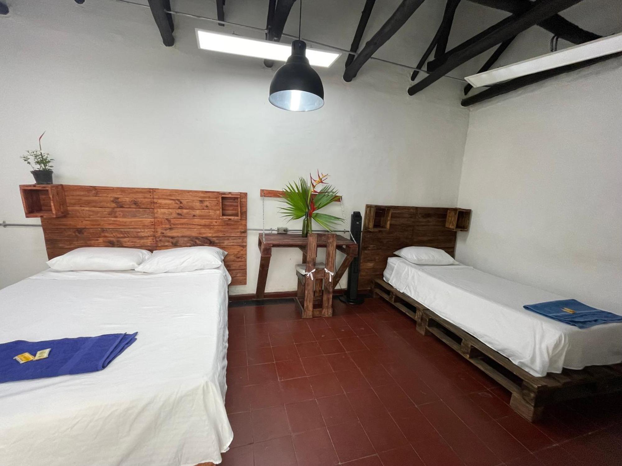 Casa Colonial En Pleno Centro Histórico De Cali- Se Alquila La Casa Entera 10 O 11 Personas O Por *