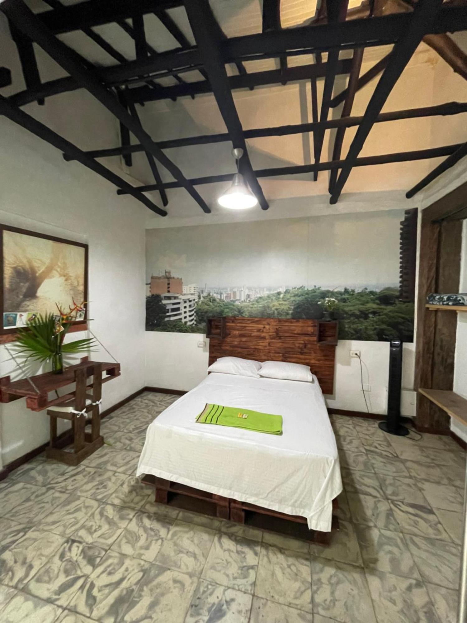 Casa Colonial En Pleno Centro Histórico De Cali- Se Alquila La Casa Entera 10 O 11 Personas O Por *