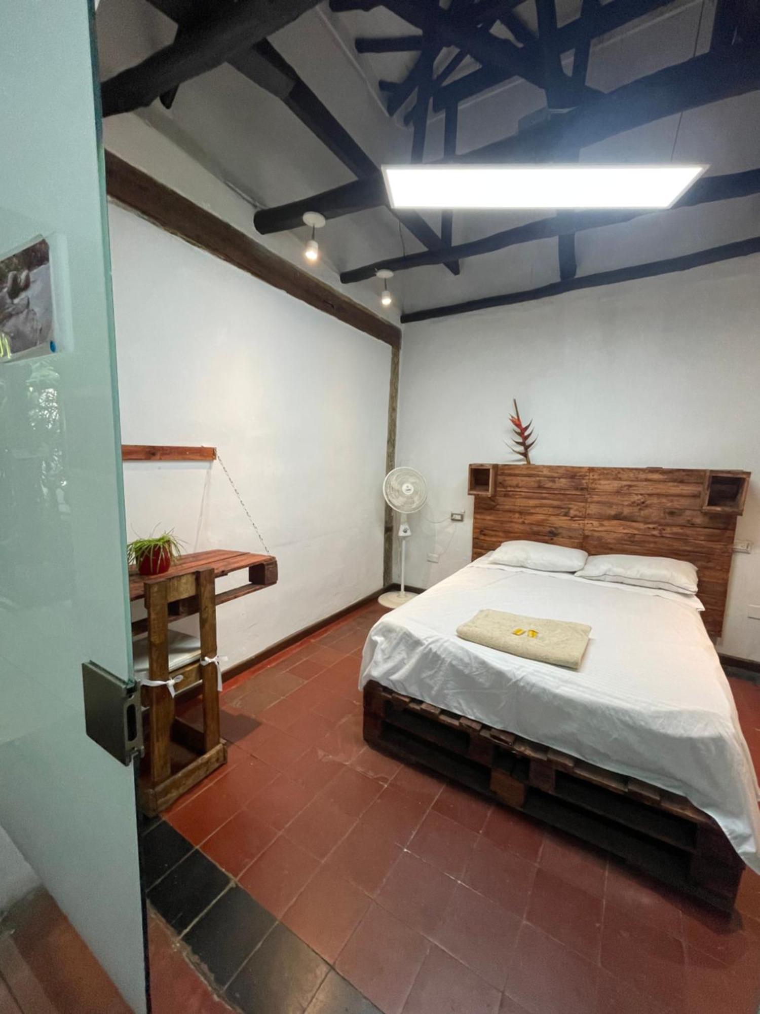 Casa Colonial En Pleno Centro Histórico De Cali- Se Alquila La Casa Entera 10 O 11 Personas O Por Habitación en casa particular *