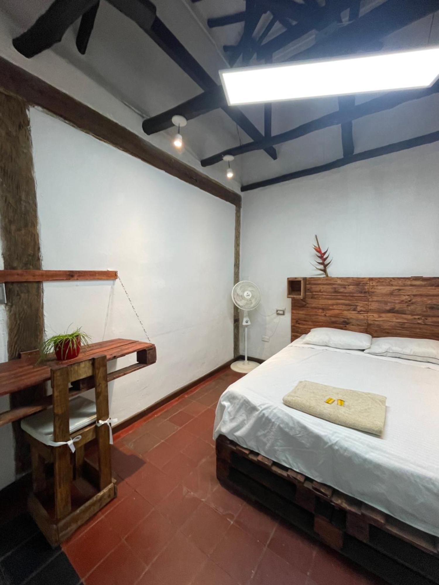Habitación en casa particular Casa Colonial En Pleno Centro Histórico De Cali- Se Alquila La Casa Entera 10 O 11 Personas O Por