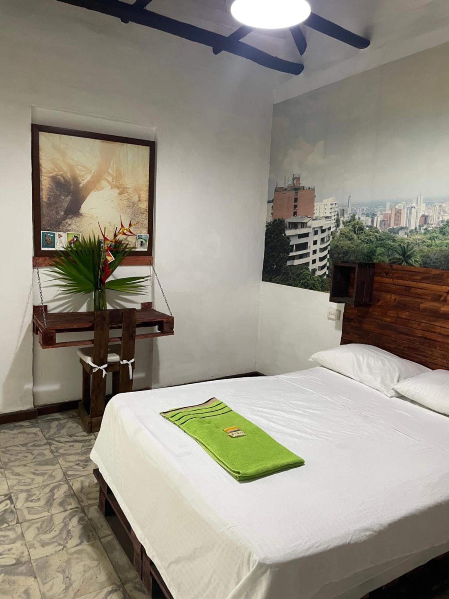 Casa Colonial En Pleno Centro Histórico De Cali- Se Alquila La Casa Entera 10 O 11 Personas O Por Habitación en casa particular *