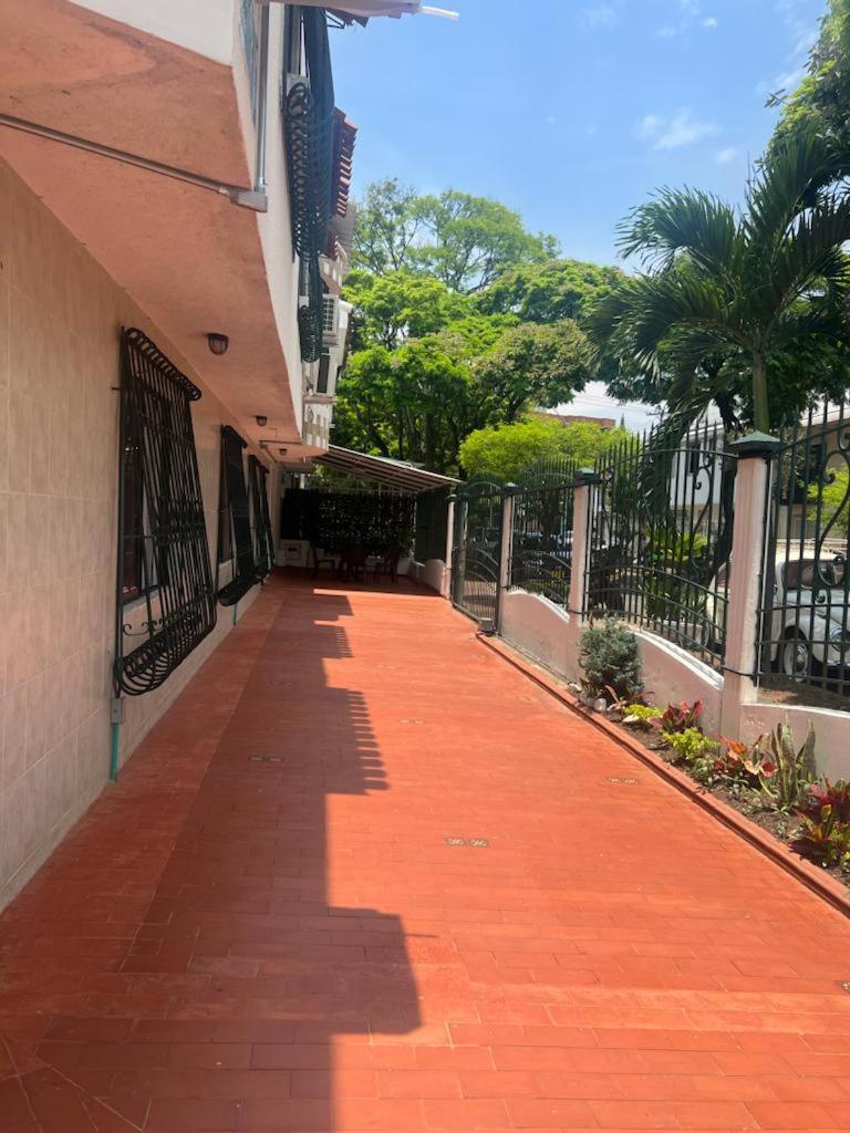 En El Sur De Cali, Barrio Tequendama Apartment