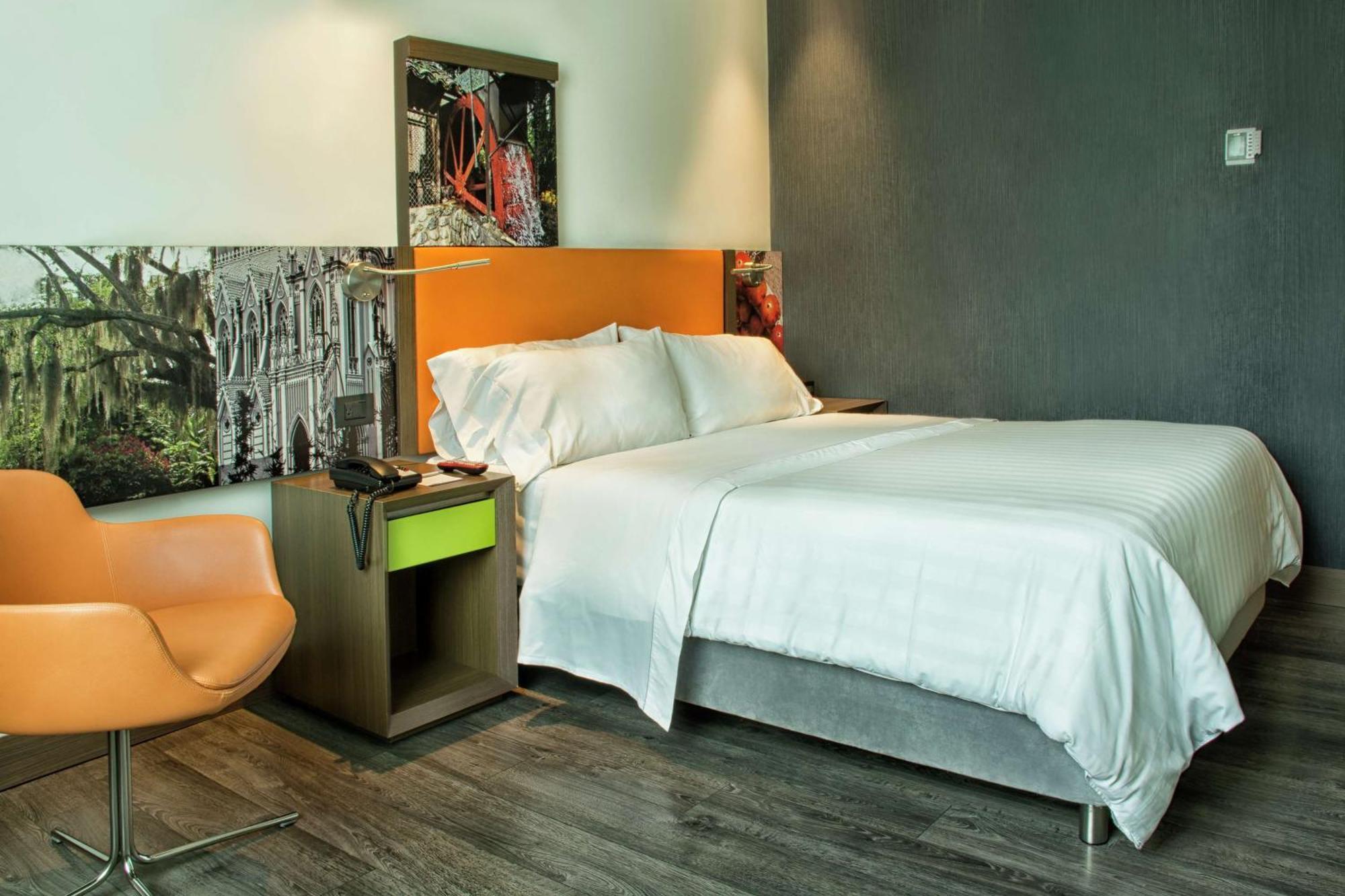 Hotel Hampton By Hilton Cali