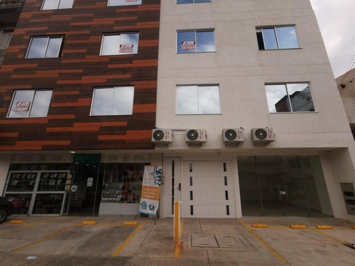 Moderno Edifico En El Sur De *