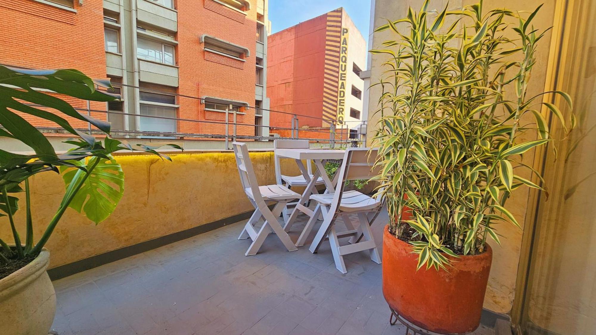 A Unos Pasos Del Bulevar Del Rio Con Terraza *