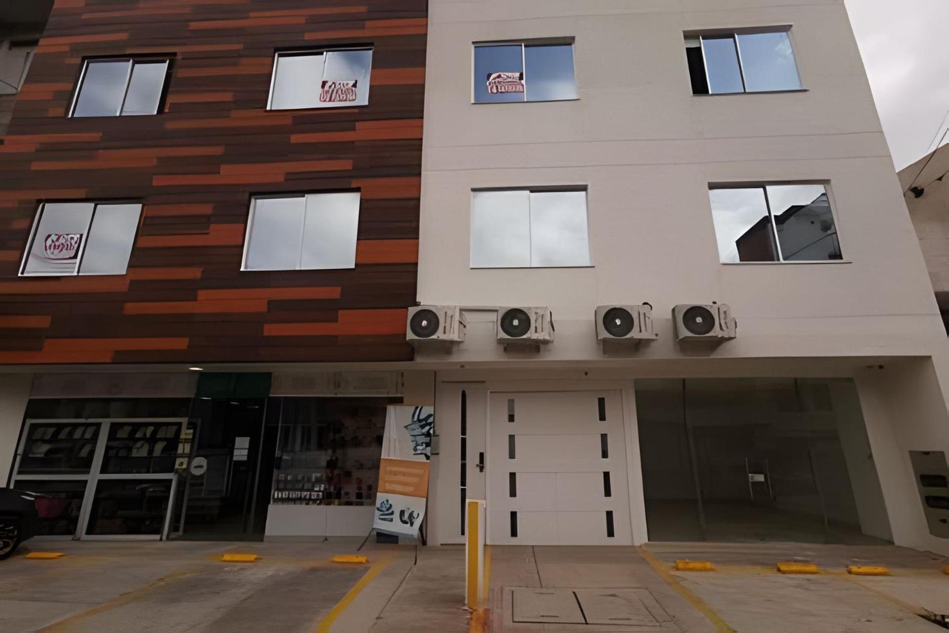 Moderno Edifico En El Sur De