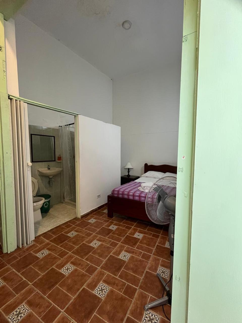 Sandalio Hostal *