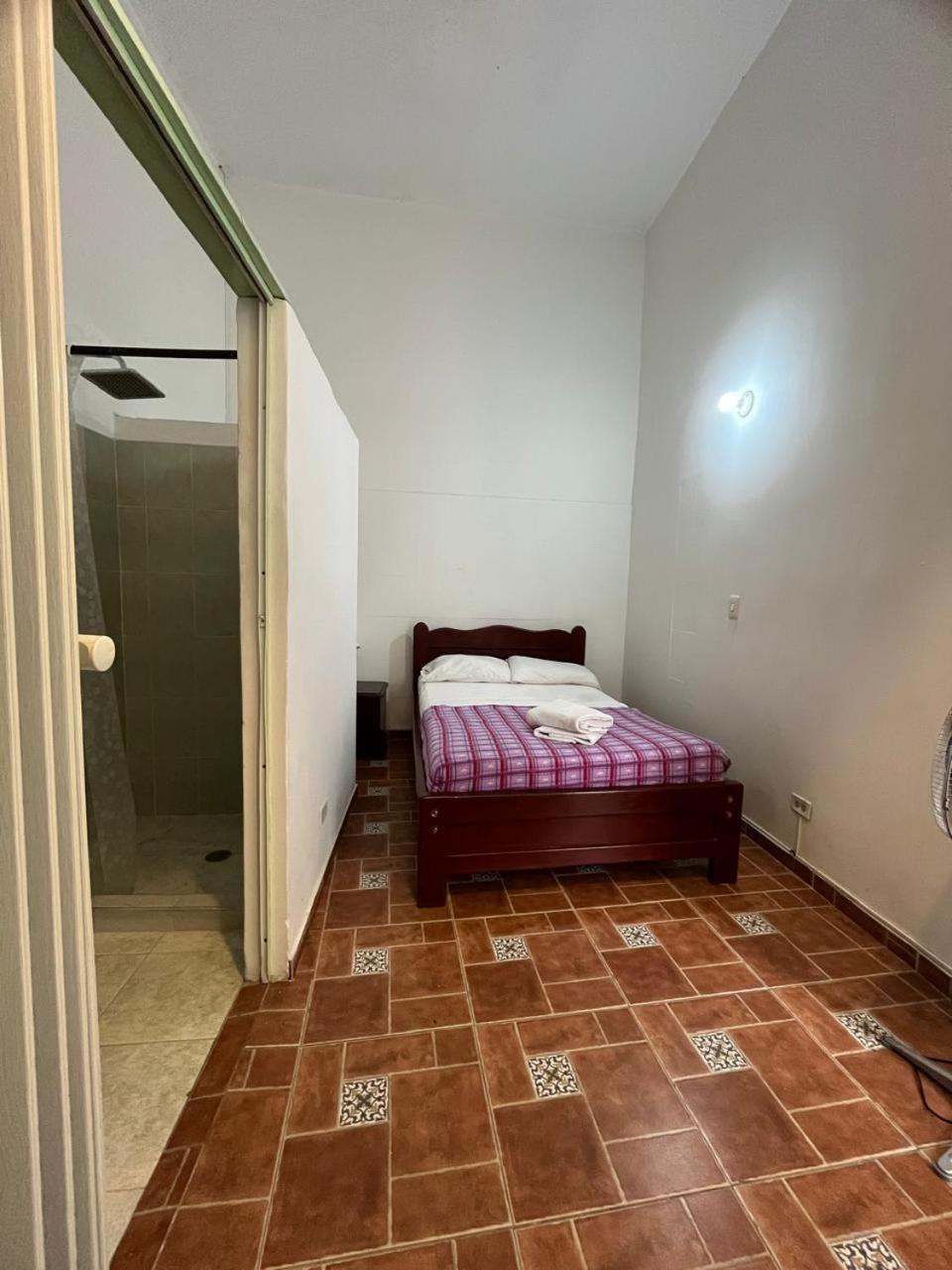 Sandalio Hostal Cali