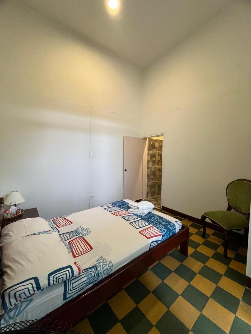 Sandalio Hostal