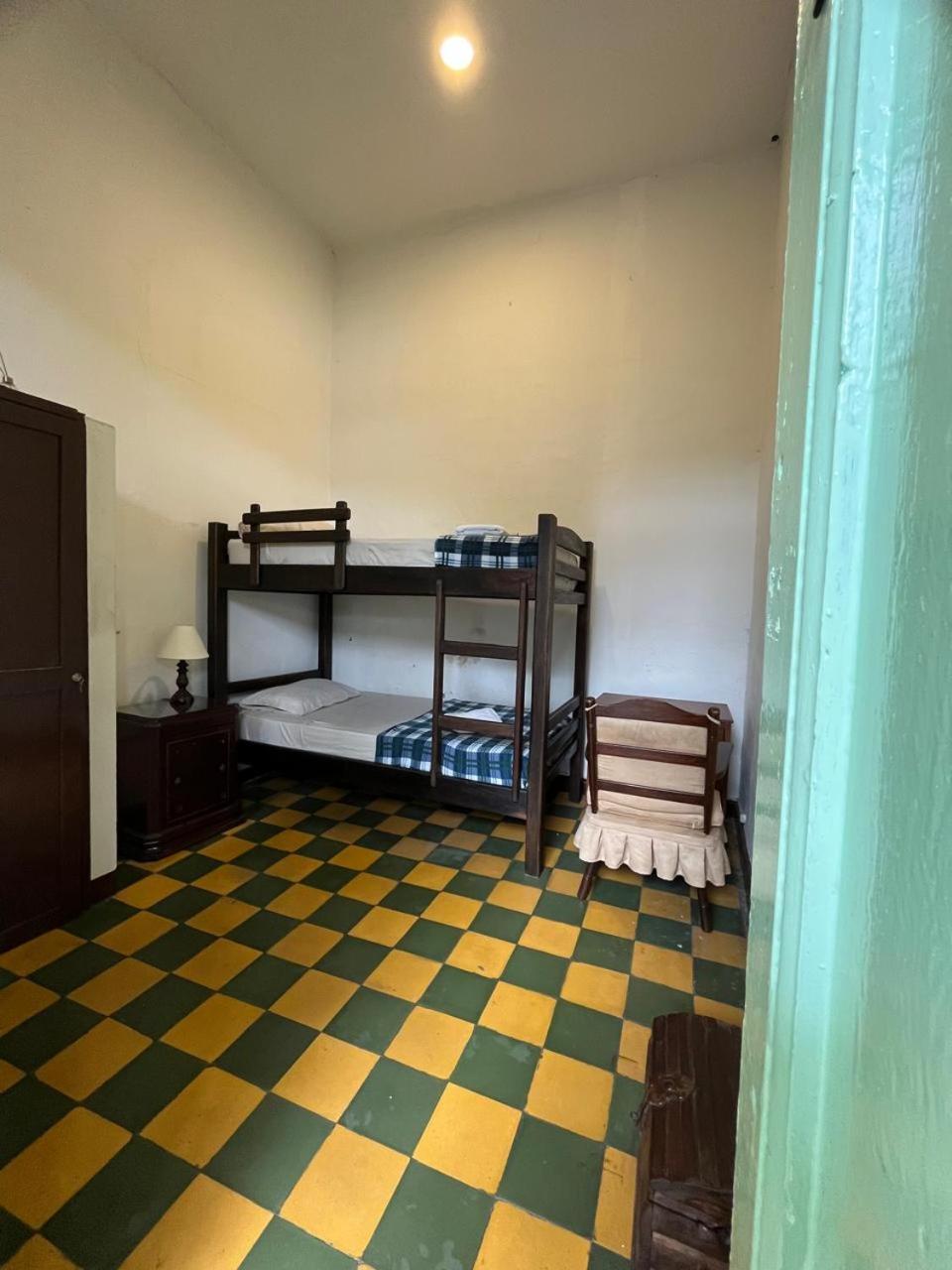 Sandalio Hostal Cali