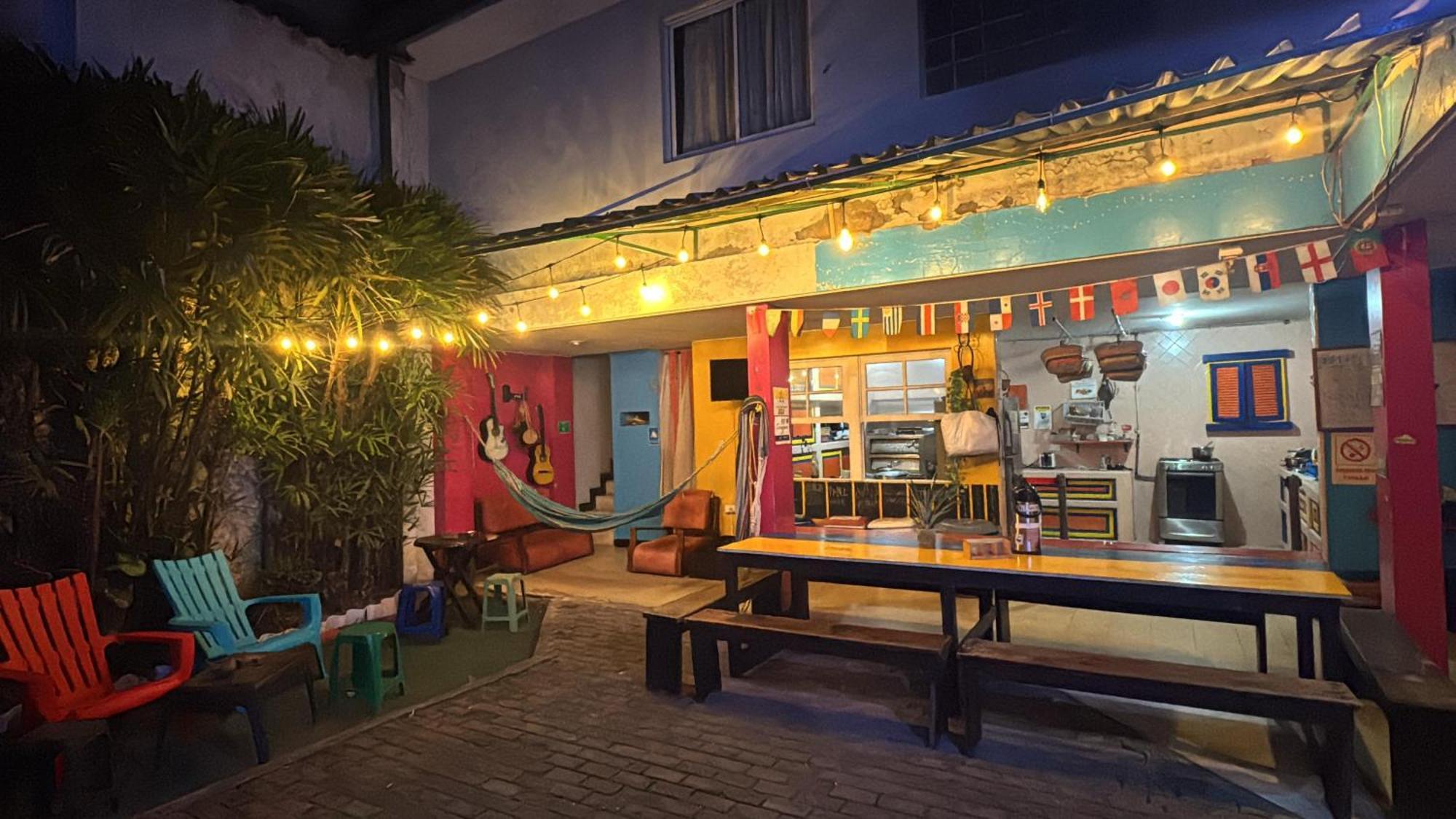 Hostal Pelican Larry *