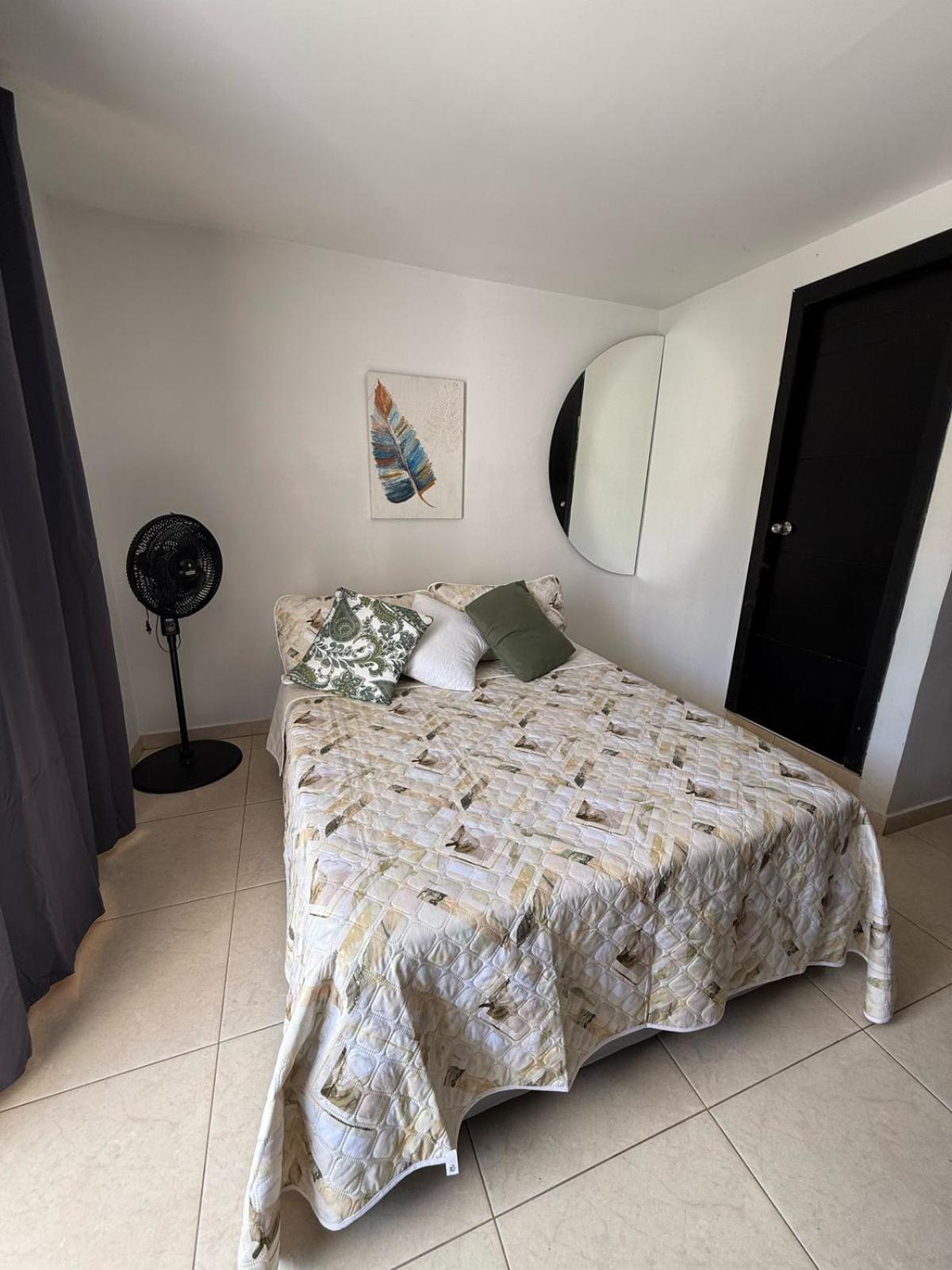Habitación en casa particular Aparta Estudio Valle Del Lili Canto 2 *