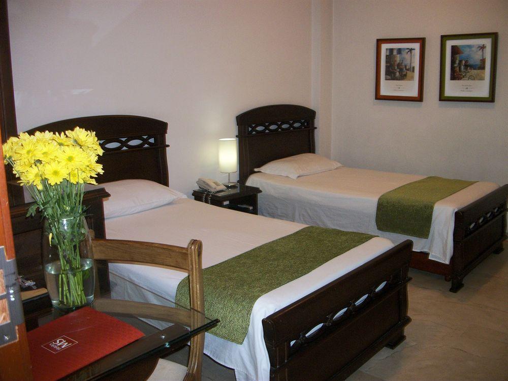 Hotel Castellana Real 3*