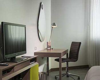 Hotel Hampton By Hilton Cali