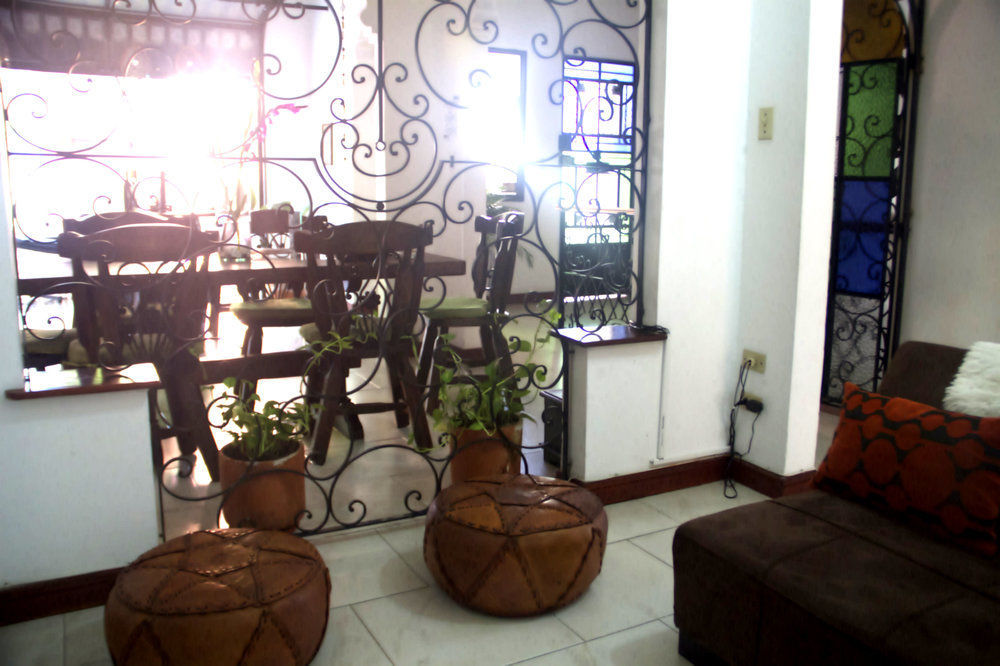 Casa Miraflores Hostal *