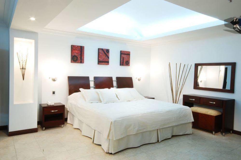 Plaza Américas Hotel 4*