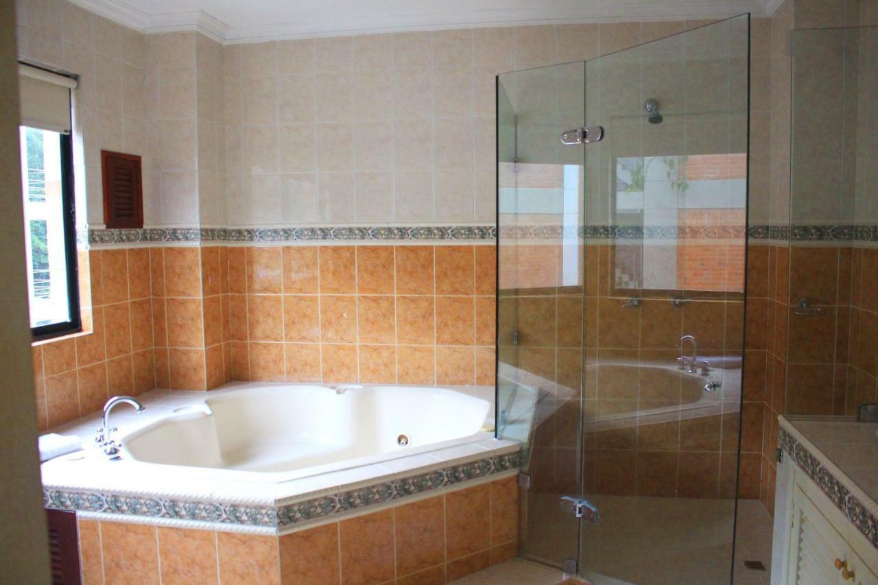 Suites House Centenario Apartahotel Cali